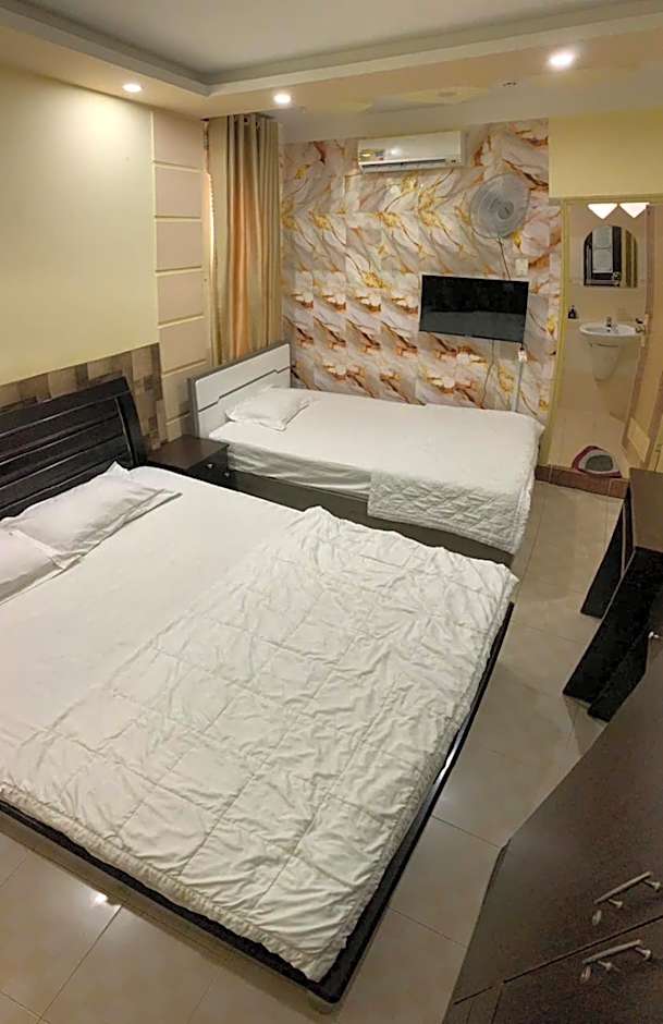 Photo 1 of 4 of Triple Room