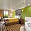 Super 8 by Wyndham Germantown/Milwaukee