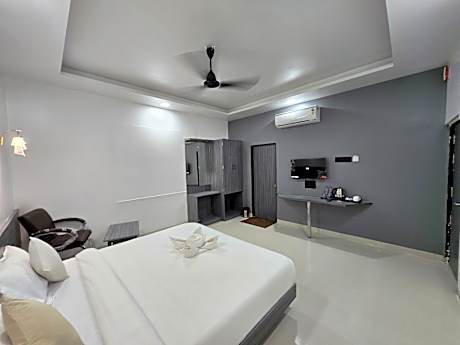 Ground Floor 1-Bedroom Deluxe Apartment for 2 Adults