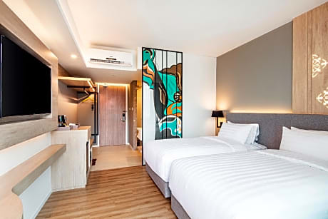 Deluxe City View Double or Twin Room with Balcony