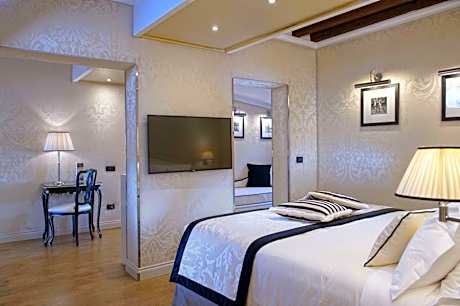 Premium Queen Room with Queen Bed - Non-Smoking