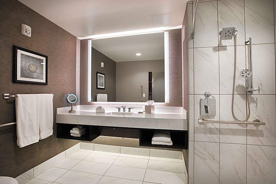 Ambassador Hotel Kansas City, Autograph Collection by Marriott