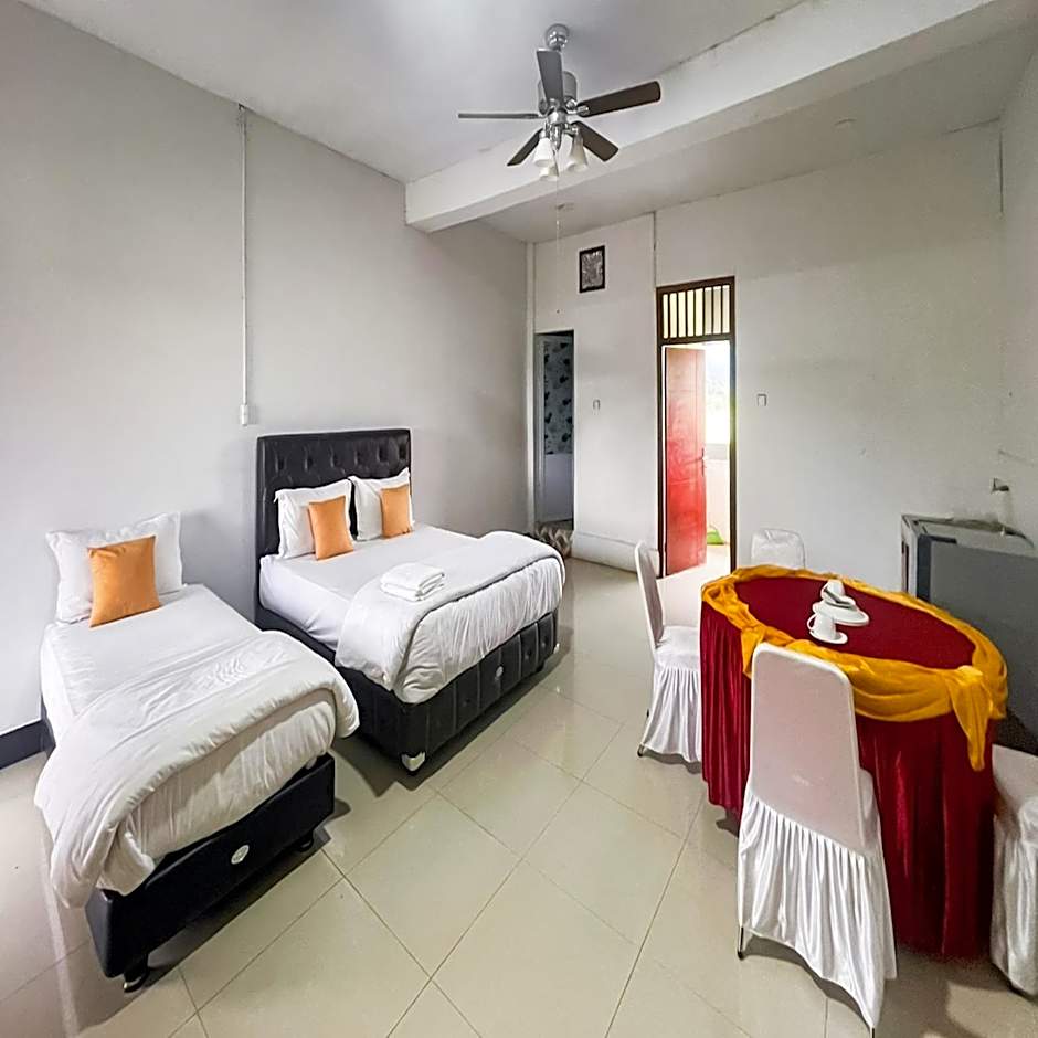 RedDoorz near Salib Kasih Tarutung