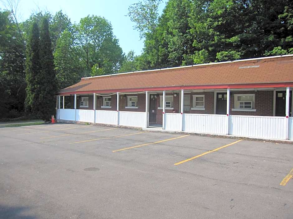 Pinecrest Motel