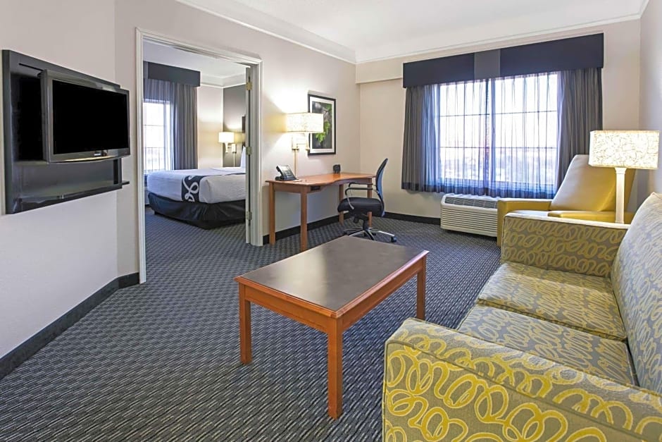 La Quinta Inn & Suites by Wyndham Dallas Arlington South