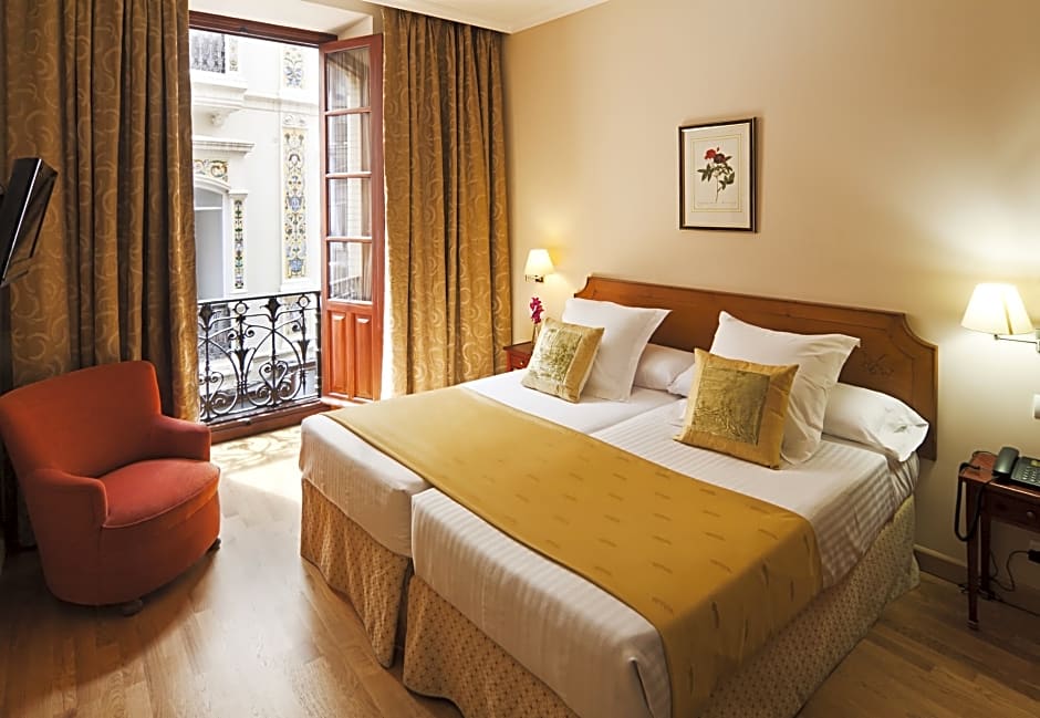 Hotel Aa Las Casas De Los Mercaderes By Silken Seville Rates From Eur40