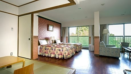 Deluxe Japanese-Western Style Room