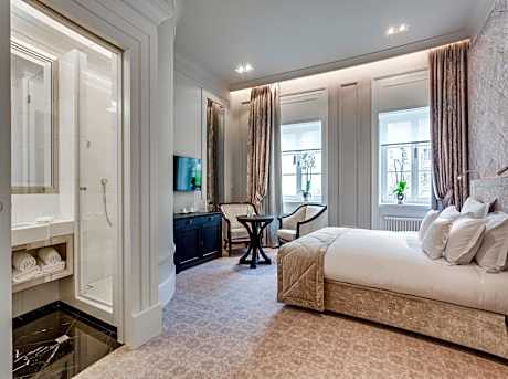 Classic Queen Room