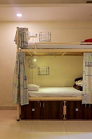 8 Beds Mix Dormitory, Sharing