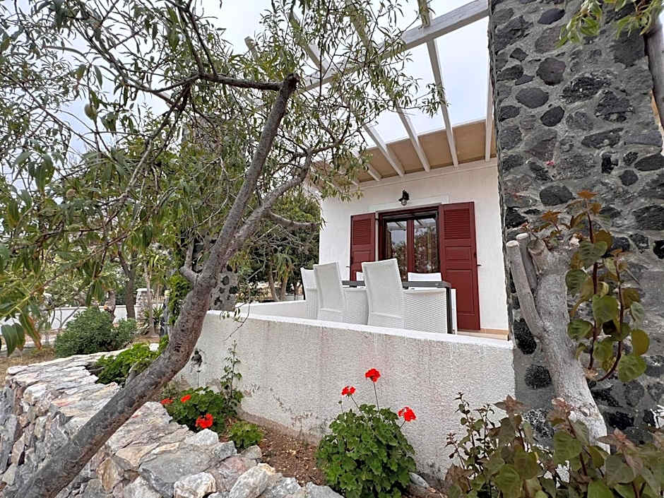 Birds Villa Apartments with Heated Pool - Including Car and Breakfast