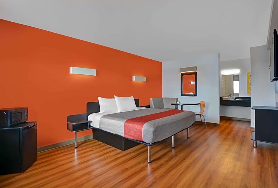Motel 6 Cutler Bay