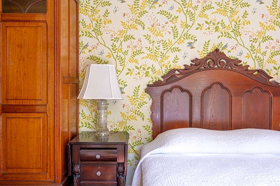 Zdjęcie 1 z 4 — 1 Queen Bed, Garden View
