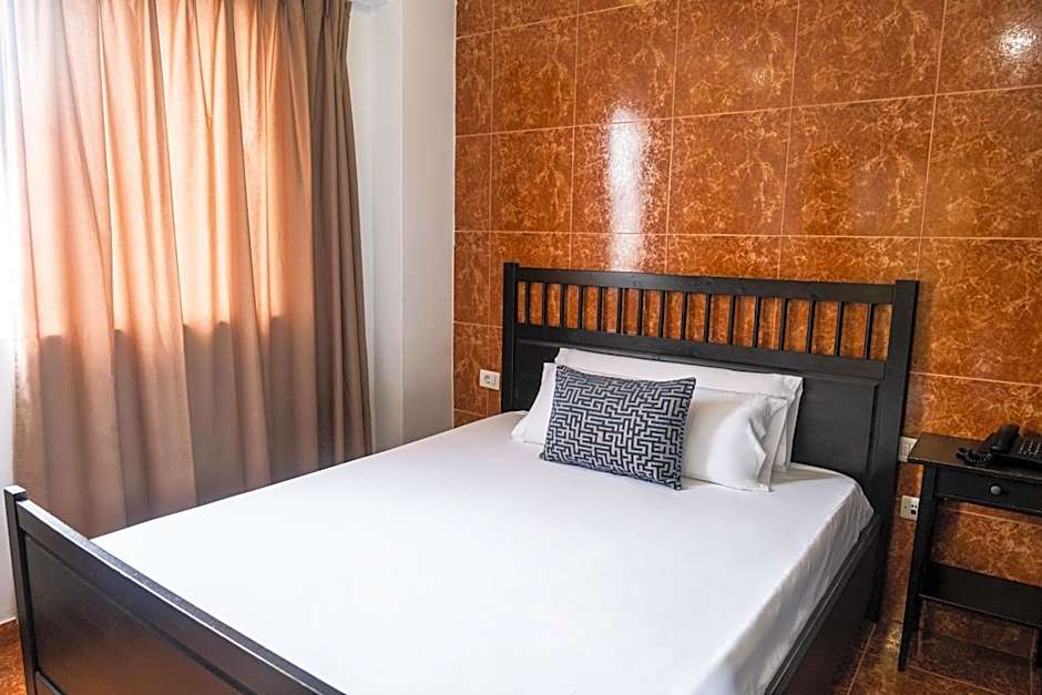 Hotel Adonis Capital