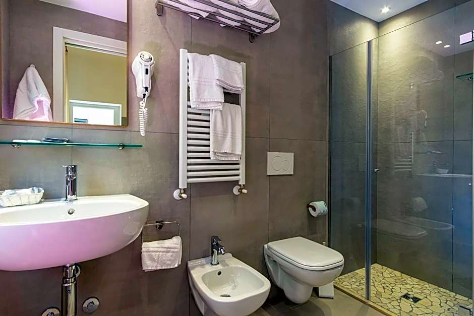 Hotel Mocambo Riccione CENTRALISSIMO AL MARE