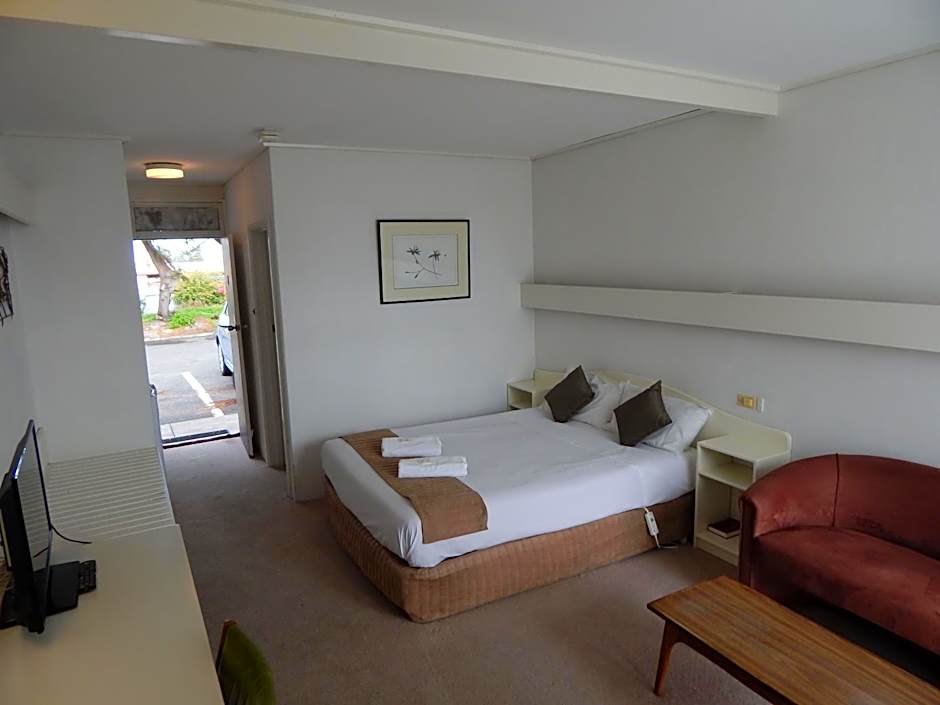 Photo 1 of 4 of Standard 1 Queen Bed
