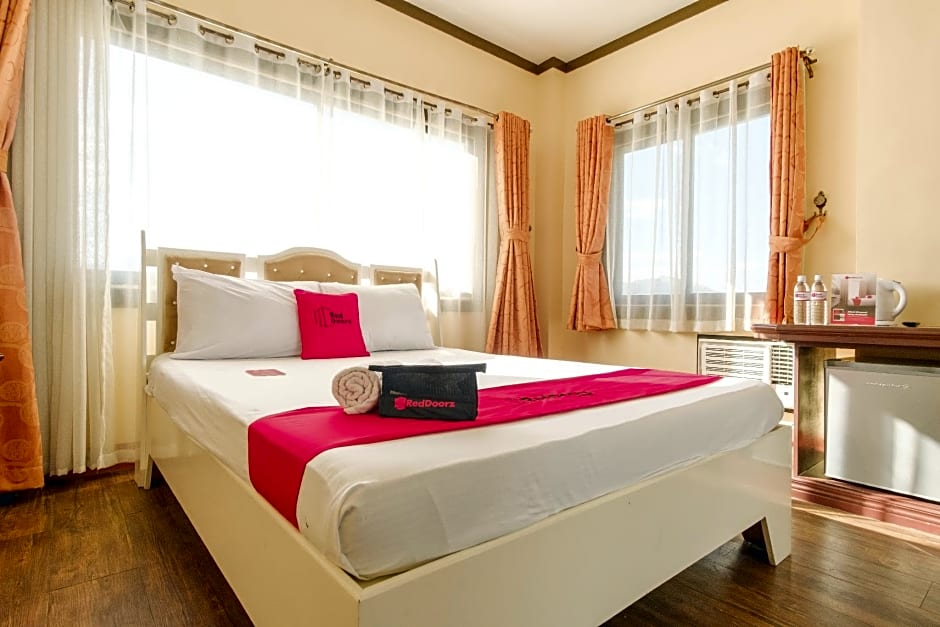 RedDoorz Plus @ Seaborne Hotel Subic Zambales