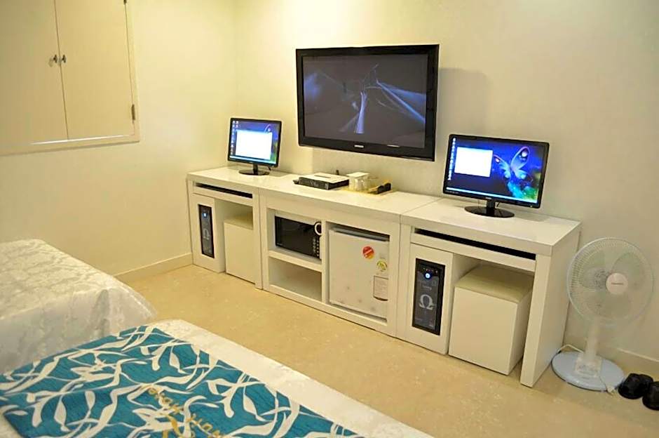 Goodstay Lanuit Hotel