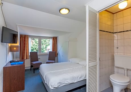 Small double room