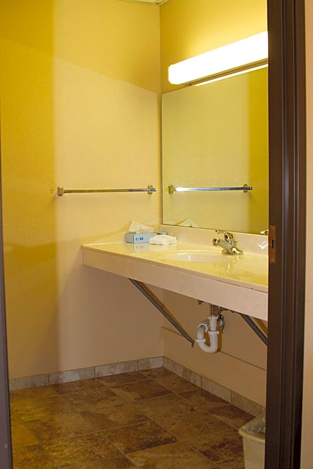 Cottonwood Inn & Suites