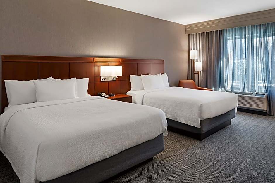 Courtyard by Marriott Long Beach Airport