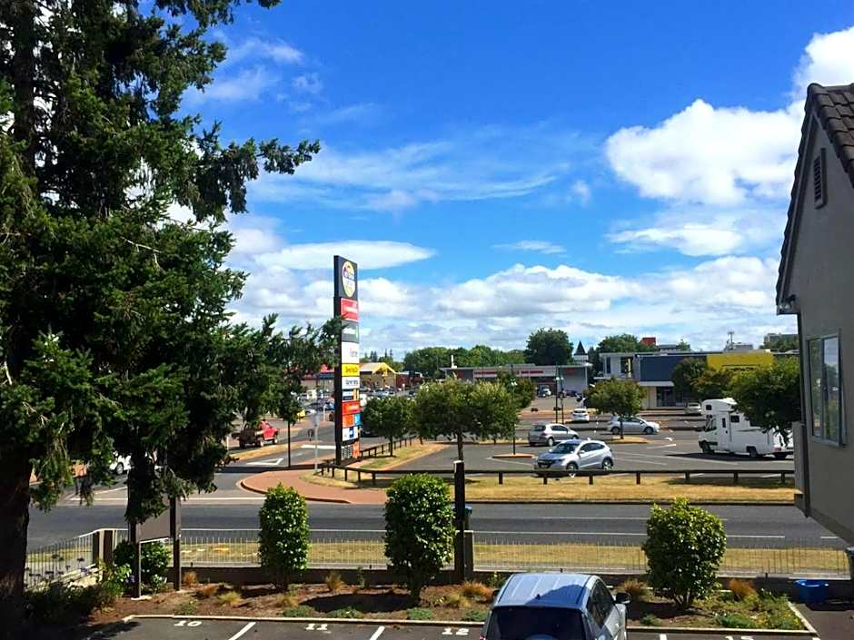 Accolade Lodge Motel