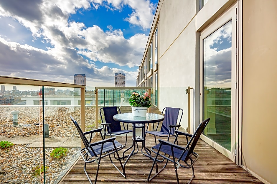 Sublime Lanterns Court One-Bedroom Apartments