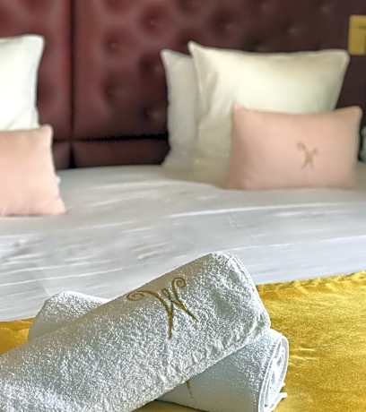 Double Room with Port View and Bath