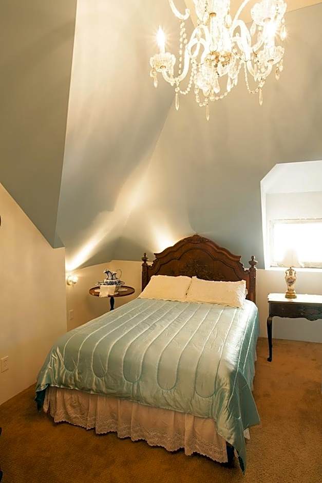 Hassinger Daniels Mansion Bed and Breakfast