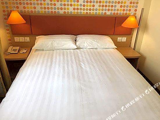 Home Inn (Ningbo Railway Station Daqingqiao Metro Station)