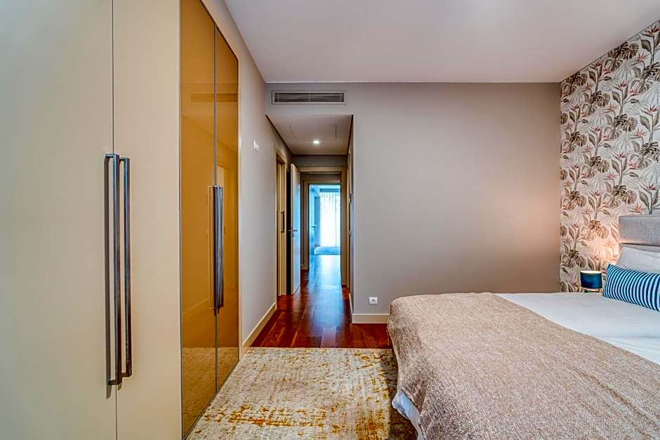 Suite BK - 3 Pools - Gym - AC - Huge Balcony