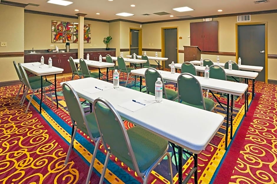 Holiday Inn Express Hotel & Suites Birmingham - Inverness 280 By IHG