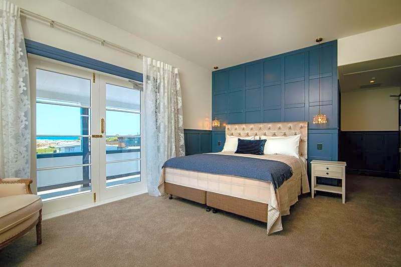 The Pier Hotel
