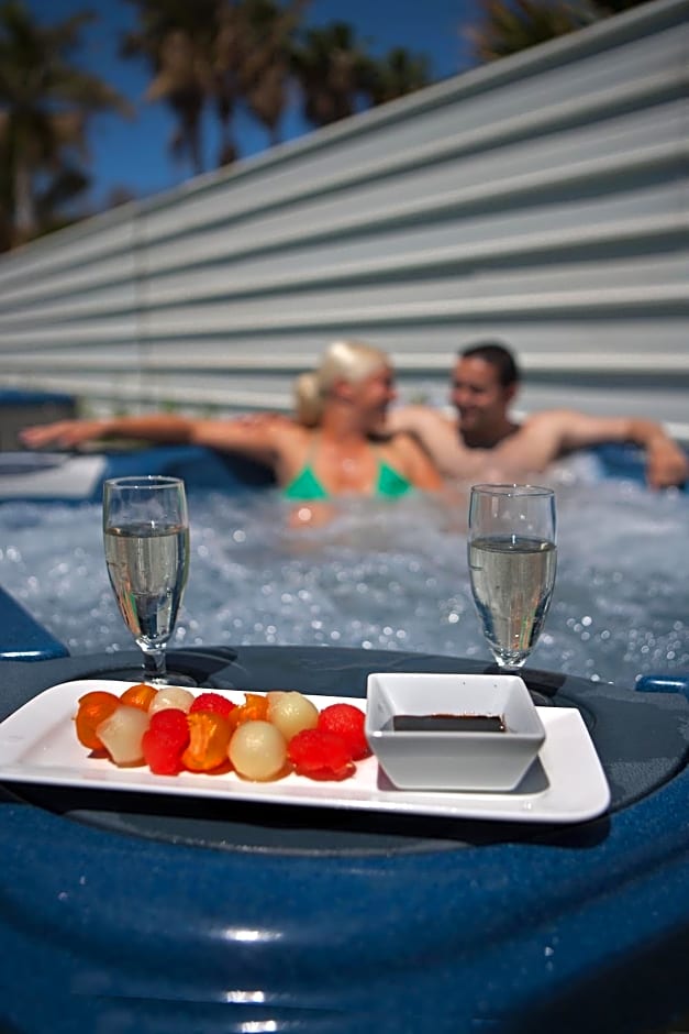 R2 Romantic Fantasia Suites - Adults Only