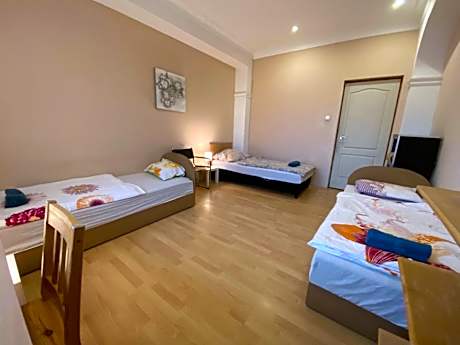 Basic Triple Room with Shared Bathroom