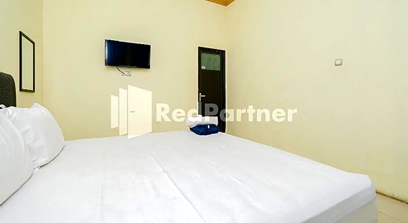 Grand Kencana Guesthouse Syariah near Wisata Bahari Lamongan Mitra RedDoorz