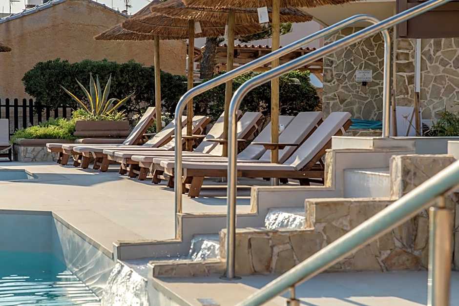 Hotel Haris on the beach