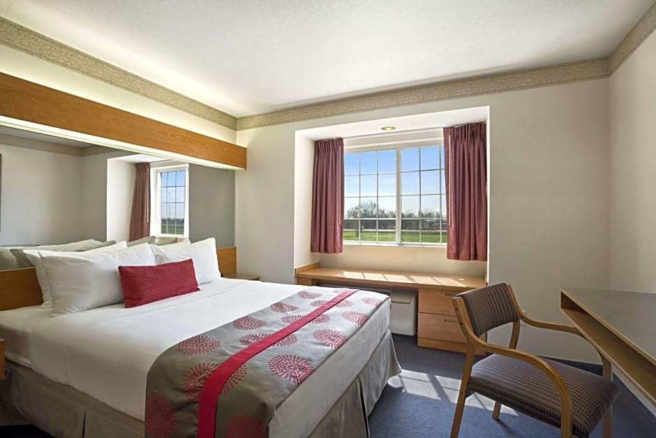 Ramada Limited and Suites Bloomington