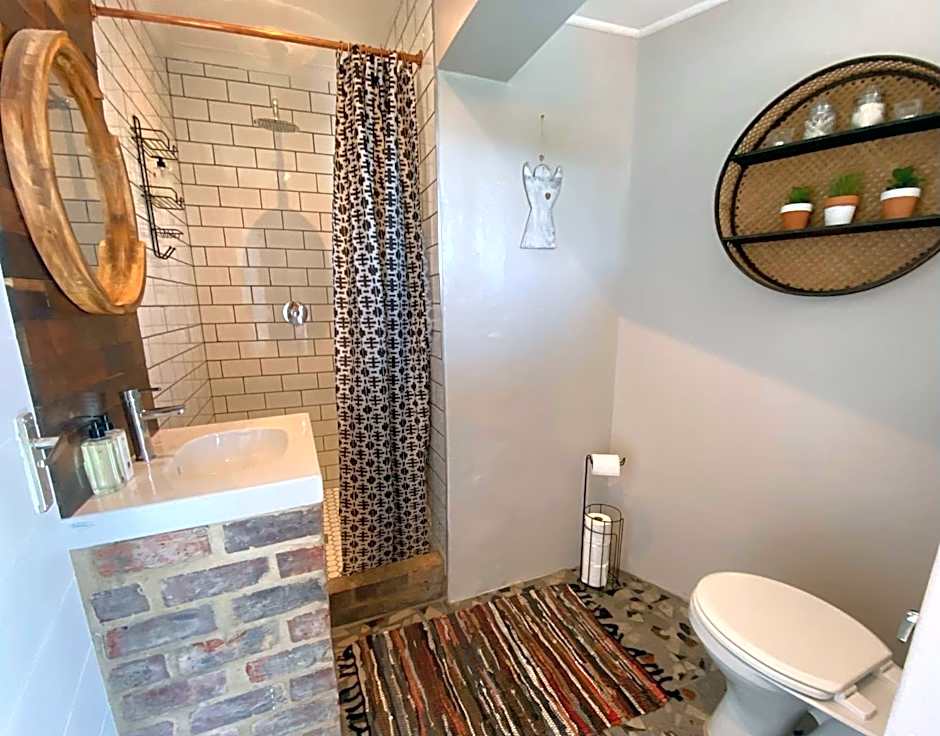 Dolphin Circle Bed and Breakfast