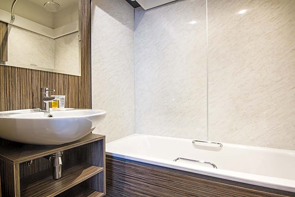 White Hart Hotel & Apartments