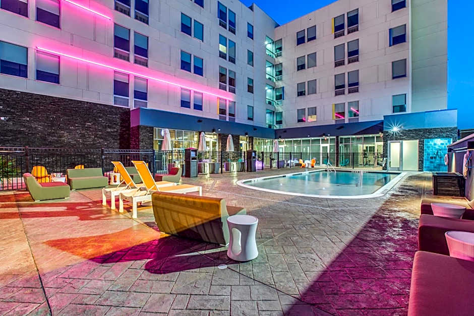 Aloft Dallas Arlington Entertainment District