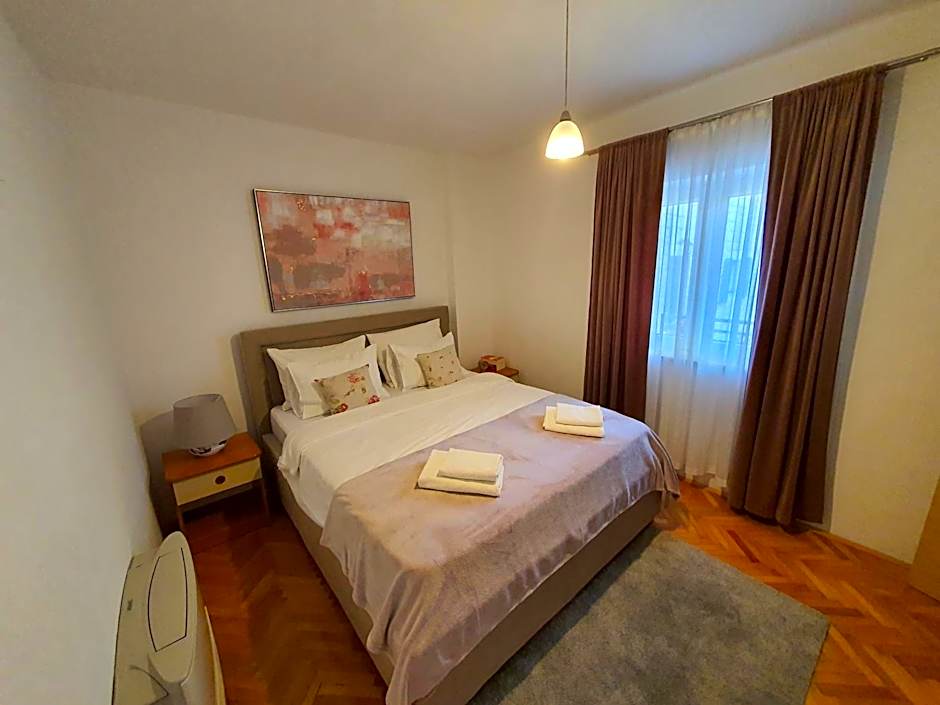 Apartments Dvor - ap4, ap5, ap6