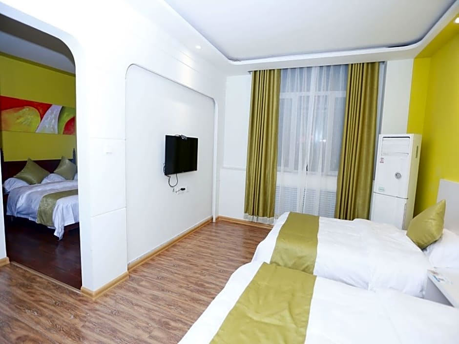 Shell Chengde Longhua County Xingzhou Road Hotel