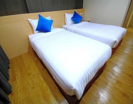 Superior Twin Room with City View