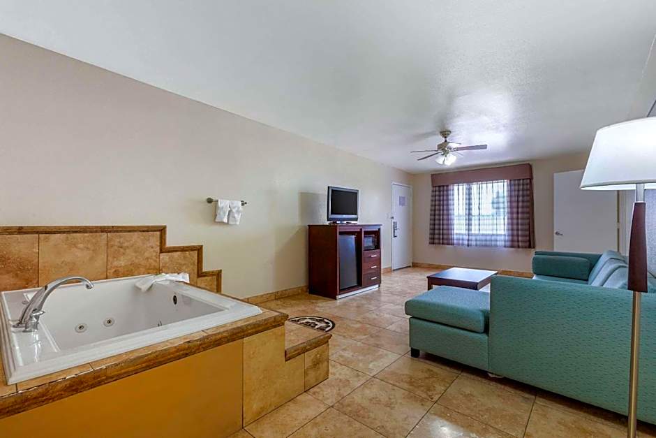 Quality Inn & Suites near Downtown Mesa