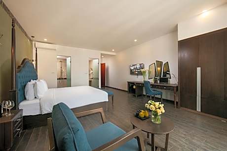Junior Suite with Balcony