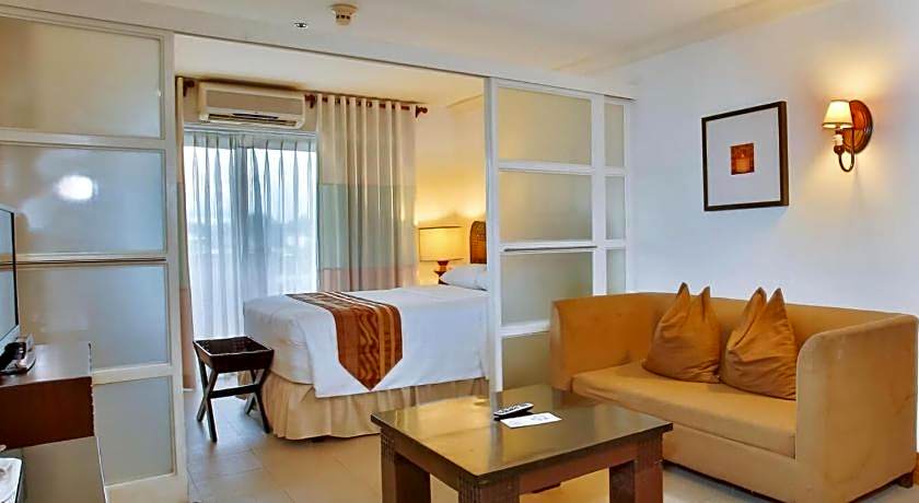 Crown Regency Suites Mactan
