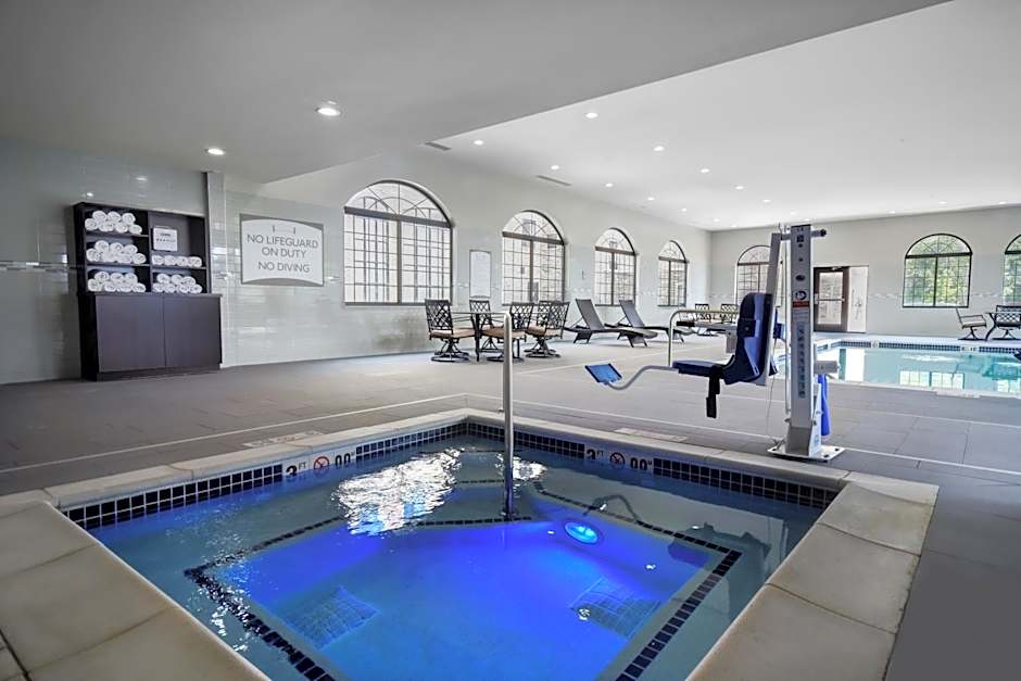 Staybridge Suites Holland By IHG