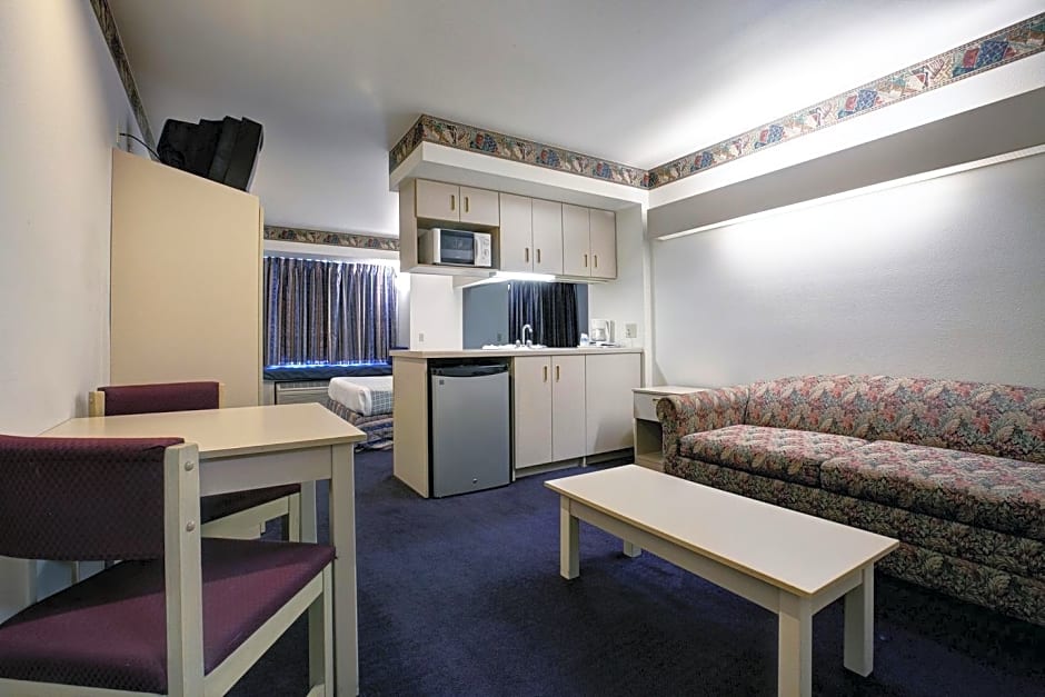 Americas Best Value Inn & Suites Racine