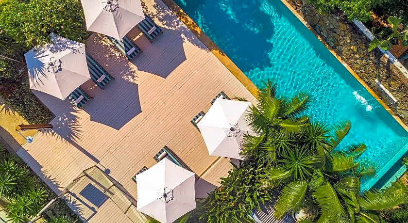 Bayview Beachfront Apartments- in town right on the beach