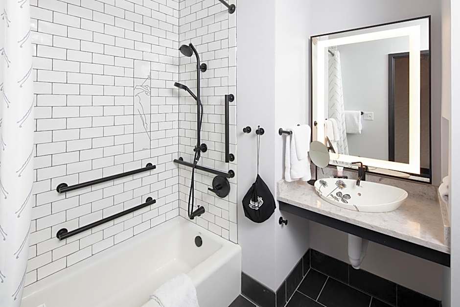 Saint Kate - The Arts Hotel